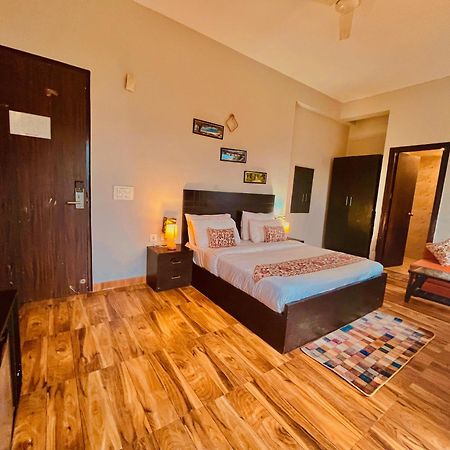Pearl Grand Boutique Cottage In Omaxe Anandam Vrindavan - #Premium Ac Rooms With Balcony #Big Parking #Lift #Garden #Peaceful Area #Near Prem Mandir #Property Of The Year #Most Awarded Zewnętrze zdjęcie