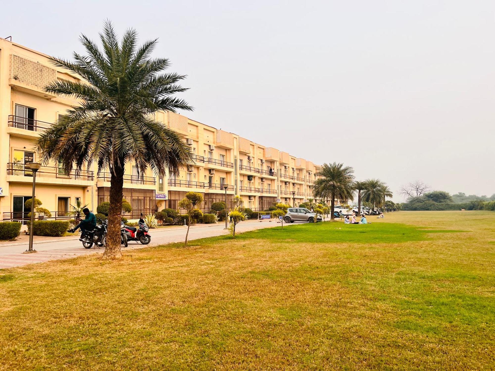 Pearl Grand Boutique Cottage In Omaxe Anandam Vrindavan - #Premium Ac Rooms With Balcony #Big Parking #Lift #Garden #Peaceful Area #Near Prem Mandir #Property Of The Year #Most Awarded Zewnętrze zdjęcie