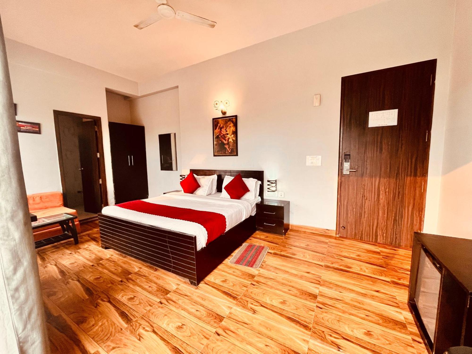 Pearl Grand Boutique Cottage In Omaxe Anandam Vrindavan - #Premium Ac Rooms With Balcony #Big Parking #Lift #Garden #Peaceful Area #Near Prem Mandir #Property Of The Year #Most Awarded Zewnętrze zdjęcie