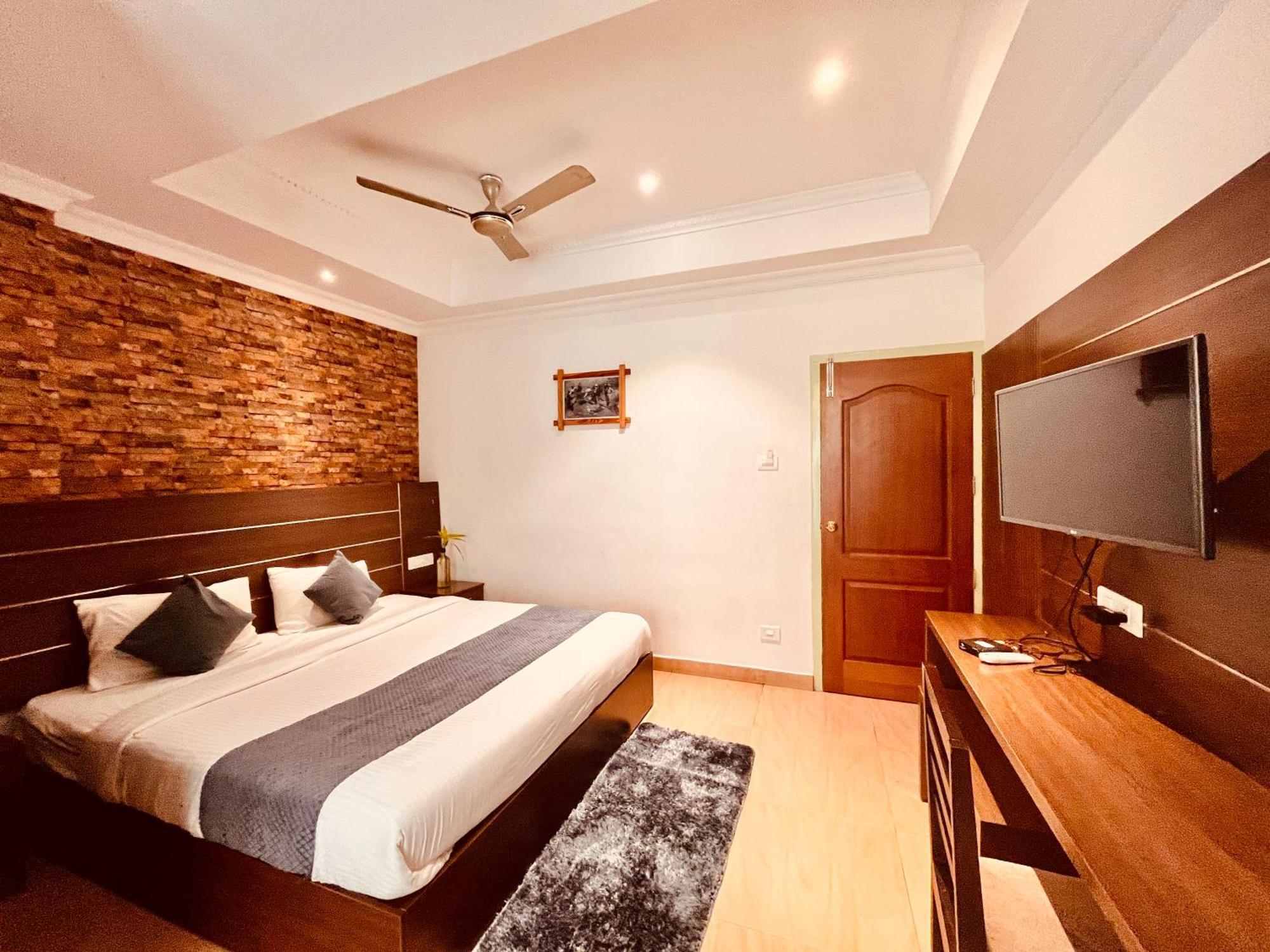 Pearl Grand Boutique Cottage In Omaxe Anandam Vrindavan - #Premium Ac Rooms With Balcony #Big Parking #Lift #Garden #Peaceful Area #Near Prem Mandir #Property Of The Year #Most Awarded Zewnętrze zdjęcie