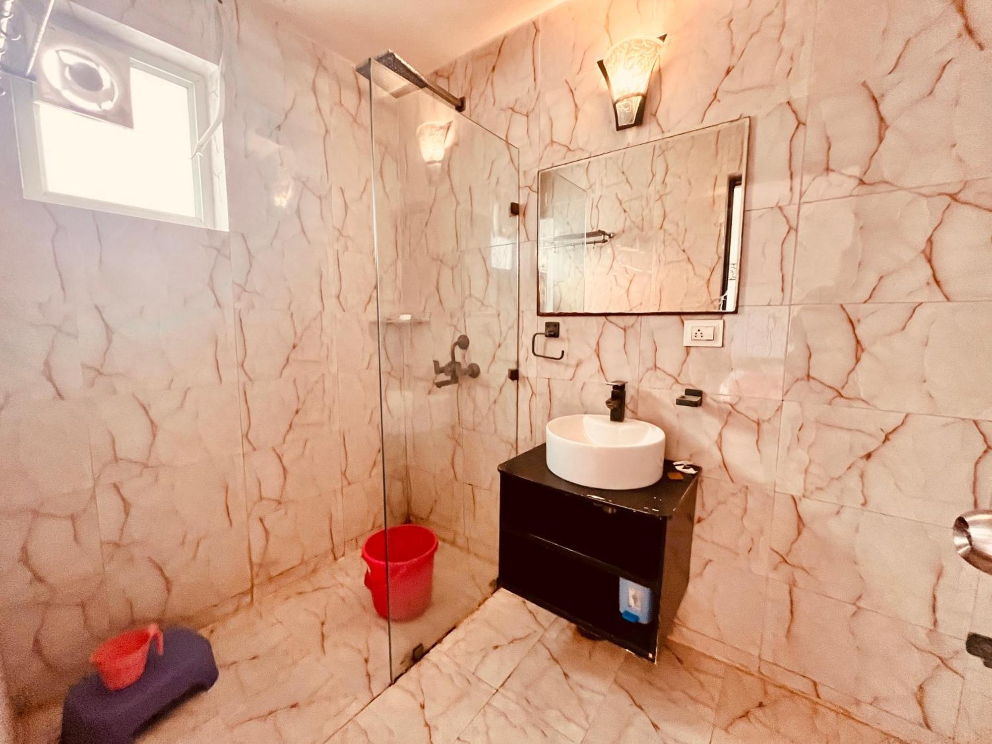 Pearl Grand Boutique Cottage In Omaxe Anandam Vrindavan - #Premium Ac Rooms With Balcony #Big Parking #Lift #Garden #Peaceful Area #Near Prem Mandir #Property Of The Year #Most Awarded Zewnętrze zdjęcie