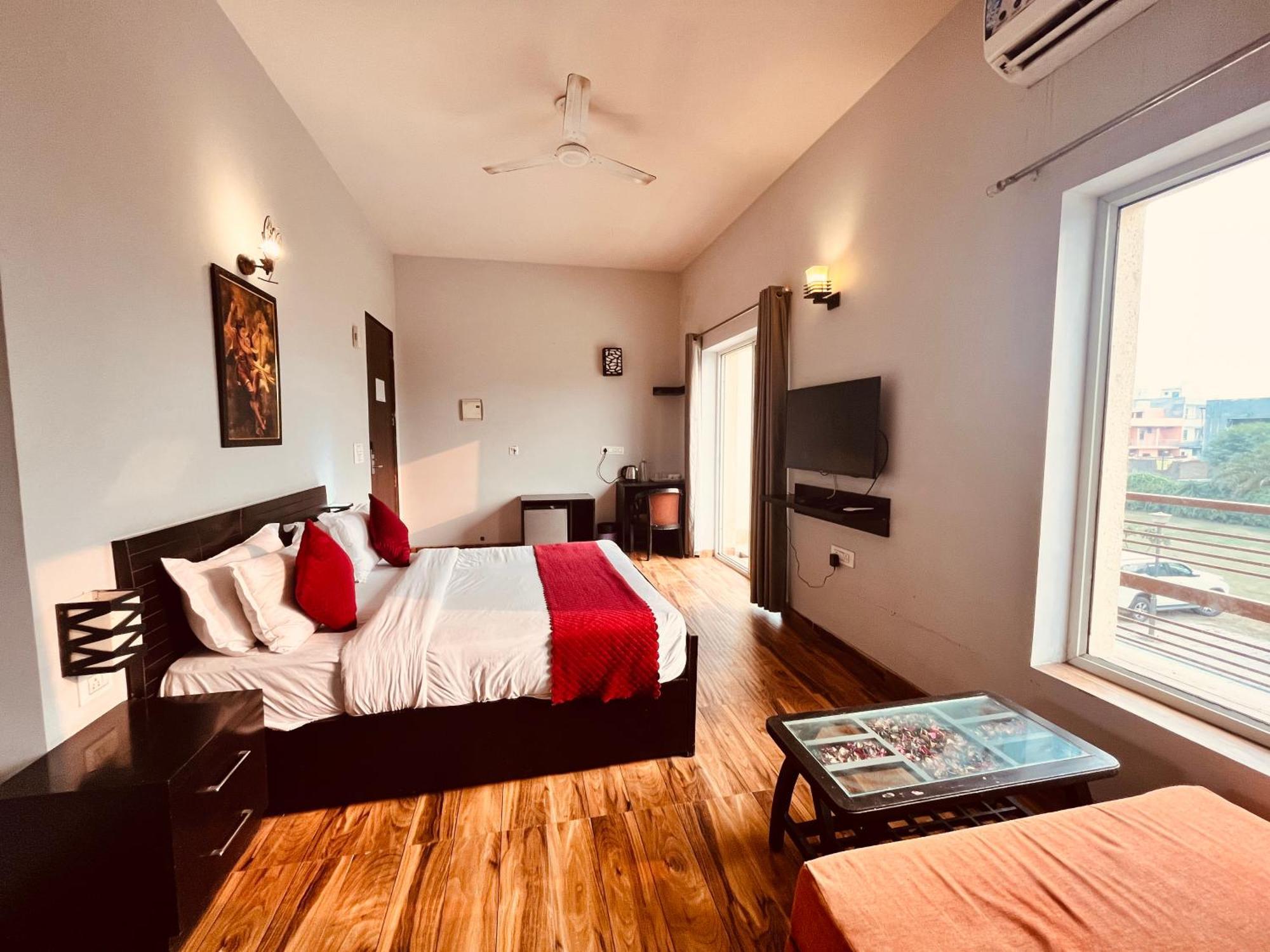 Pearl Grand Boutique Cottage In Omaxe Anandam Vrindavan - #Premium Ac Rooms With Balcony #Big Parking #Lift #Garden #Peaceful Area #Near Prem Mandir #Property Of The Year #Most Awarded Zewnętrze zdjęcie