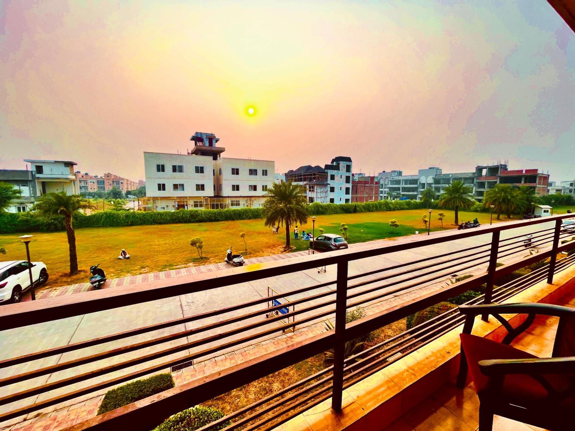Pearl Grand Boutique Cottage In Omaxe Anandam Vrindavan - #Premium Ac Rooms With Balcony #Big Parking #Lift #Garden #Peaceful Area #Near Prem Mandir #Property Of The Year #Most Awarded Zewnętrze zdjęcie