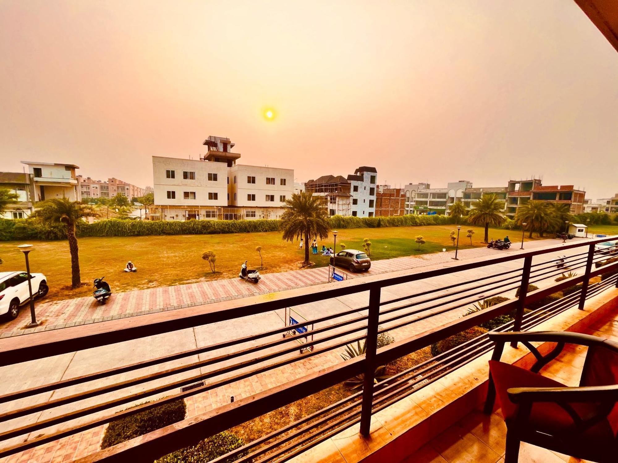 Pearl Grand Boutique Cottage In Omaxe Anandam Vrindavan - #Premium Ac Rooms With Balcony #Big Parking #Lift #Garden #Peaceful Area #Near Prem Mandir #Property Of The Year #Most Awarded Zewnętrze zdjęcie