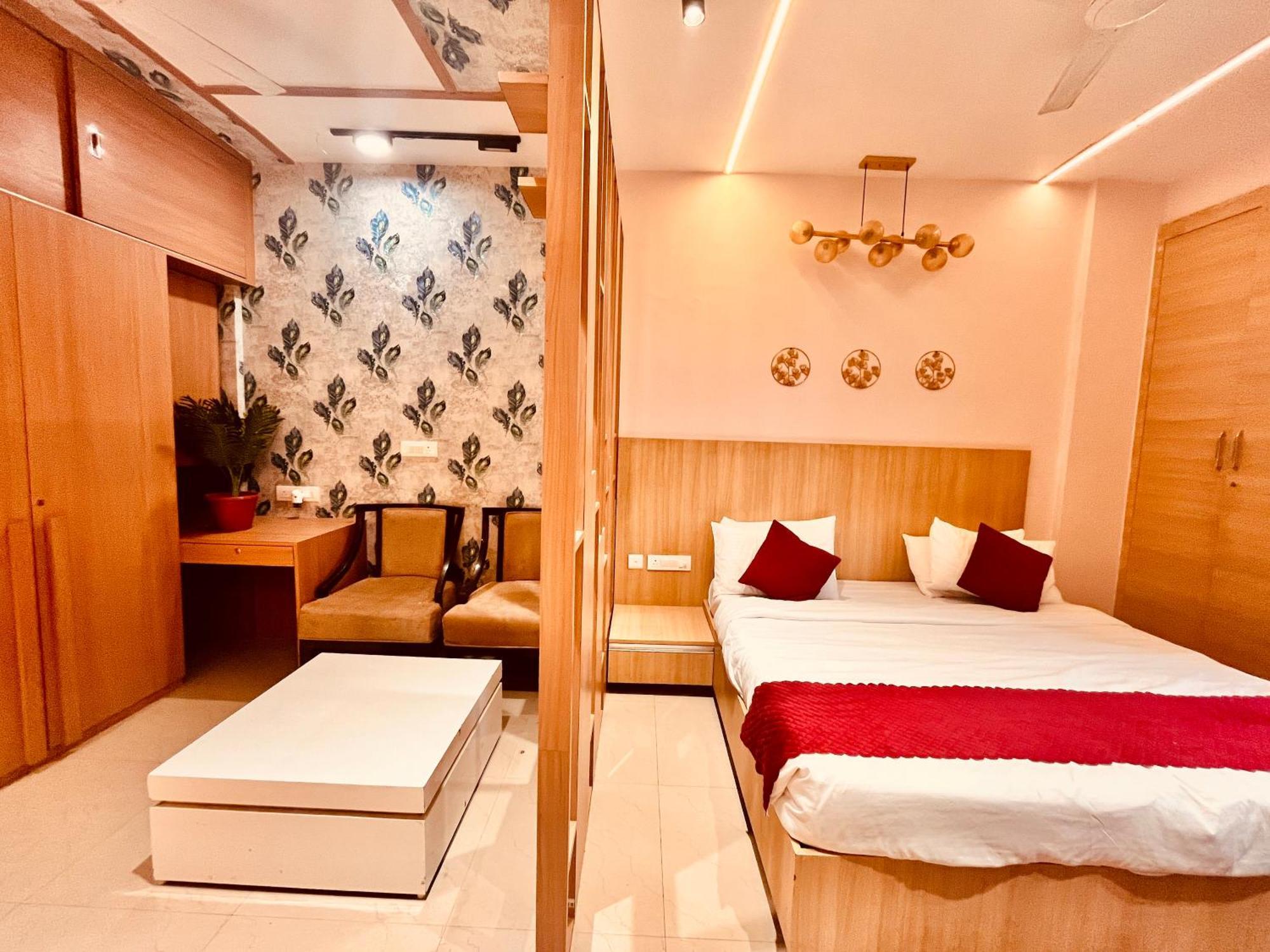 Pearl Grand Boutique Cottage In Omaxe Anandam Vrindavan - #Premium Ac Rooms With Balcony #Big Parking #Lift #Garden #Peaceful Area #Near Prem Mandir #Property Of The Year #Most Awarded Zewnętrze zdjęcie