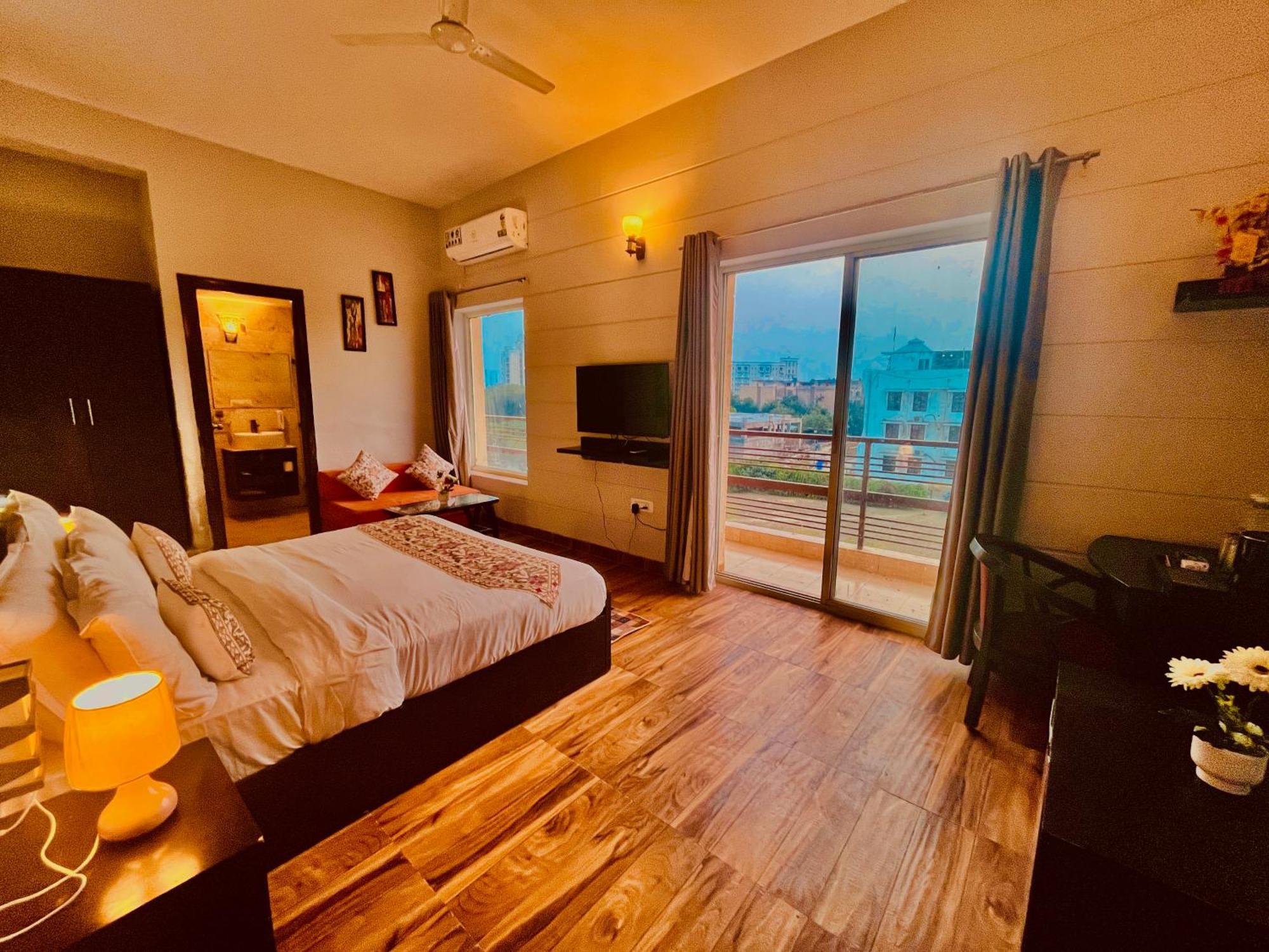 Pearl Grand Boutique Cottage In Omaxe Anandam Vrindavan - #Premium Ac Rooms With Balcony #Big Parking #Lift #Garden #Peaceful Area #Near Prem Mandir #Property Of The Year #Most Awarded Zewnętrze zdjęcie