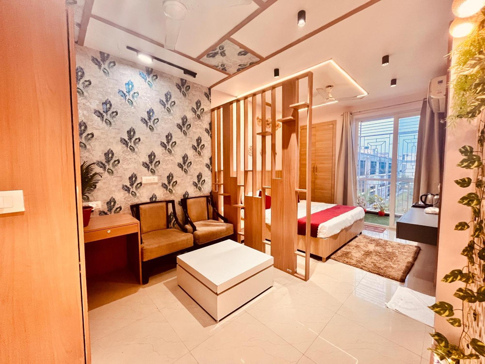 Pearl Grand Boutique Cottage In Omaxe Anandam Vrindavan - #Premium Ac Rooms With Balcony #Big Parking #Lift #Garden #Peaceful Area #Near Prem Mandir #Property Of The Year #Most Awarded Zewnętrze zdjęcie