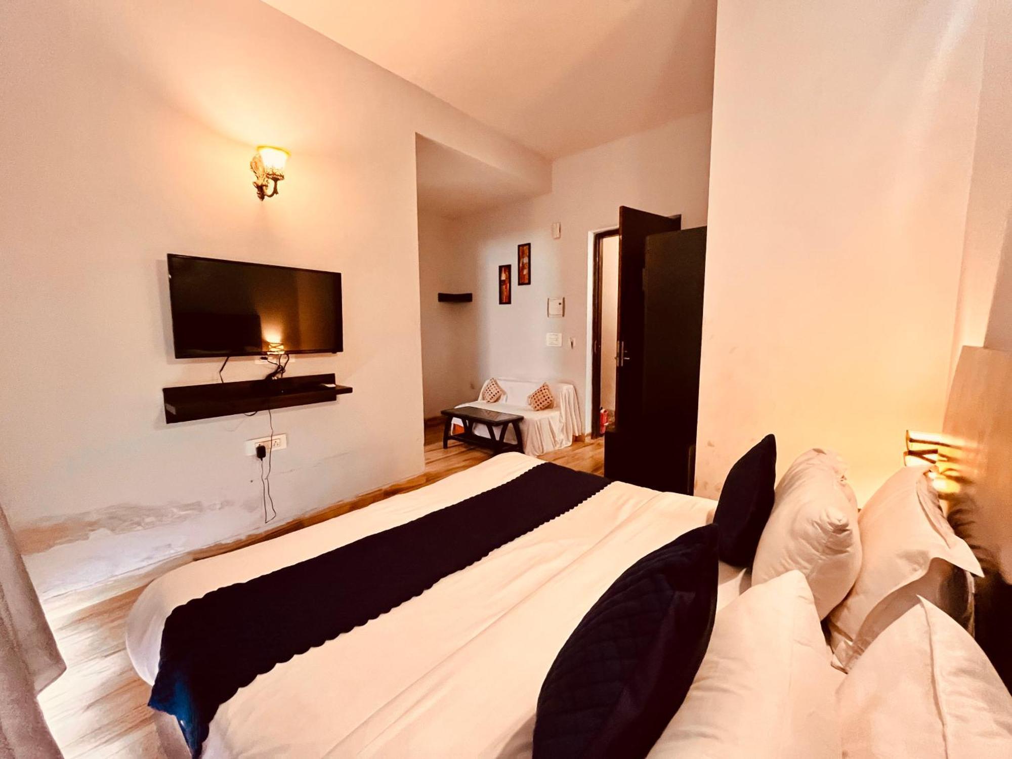 Pearl Grand Boutique Cottage In Omaxe Anandam Vrindavan - #Premium Ac Rooms With Balcony #Big Parking #Lift #Garden #Peaceful Area #Near Prem Mandir #Property Of The Year #Most Awarded Zewnętrze zdjęcie