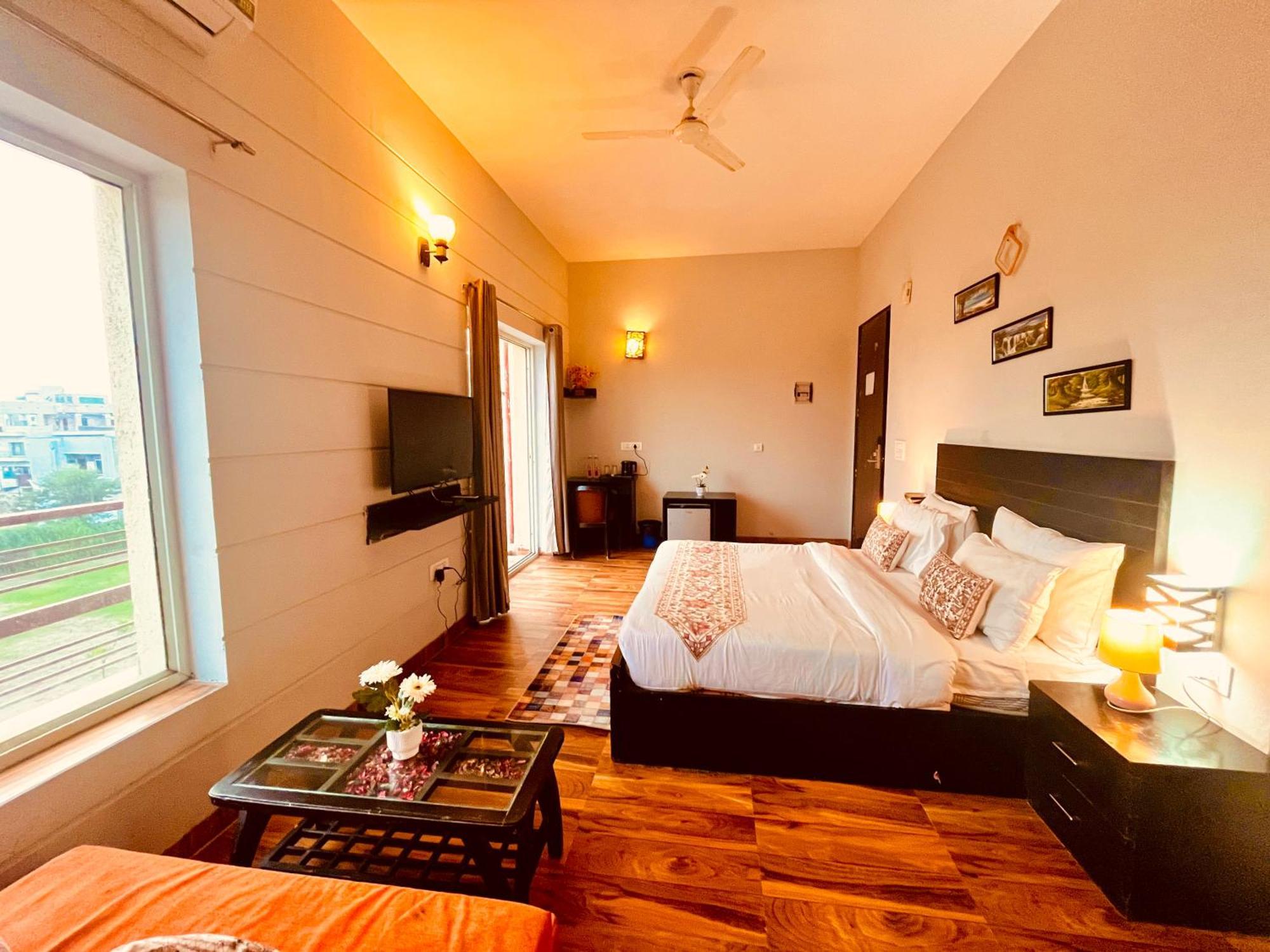 Pearl Grand Boutique Cottage In Omaxe Anandam Vrindavan - #Premium Ac Rooms With Balcony #Big Parking #Lift #Garden #Peaceful Area #Near Prem Mandir #Property Of The Year #Most Awarded Zewnętrze zdjęcie