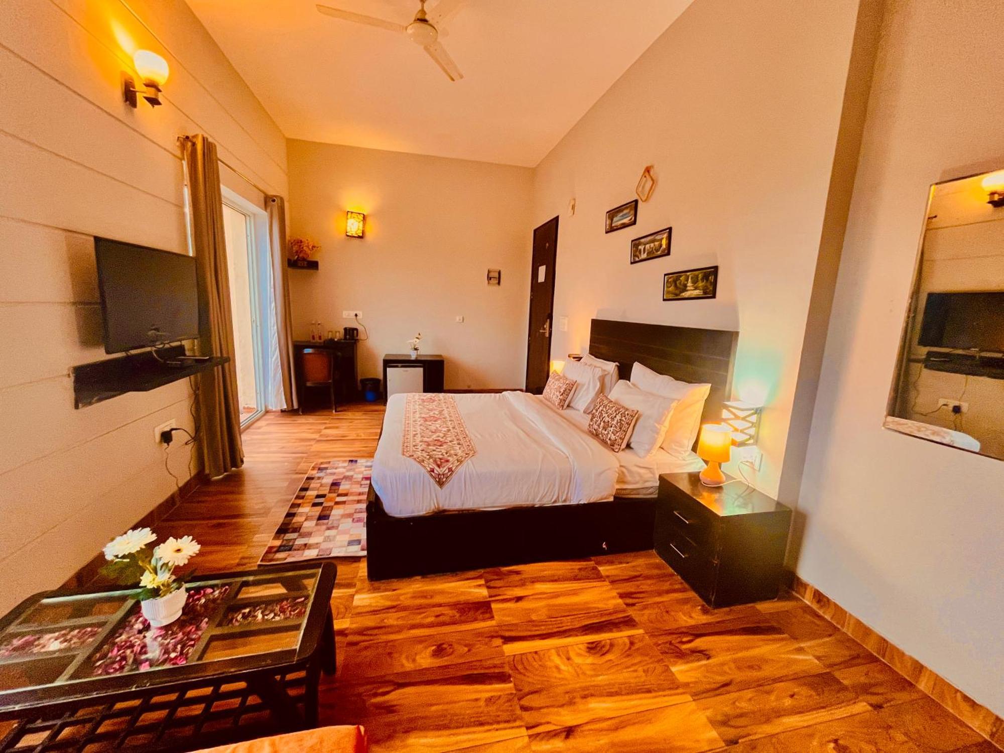 Pearl Grand Boutique Cottage In Omaxe Anandam Vrindavan - #Premium Ac Rooms With Balcony #Big Parking #Lift #Garden #Peaceful Area #Near Prem Mandir #Property Of The Year #Most Awarded Zewnętrze zdjęcie